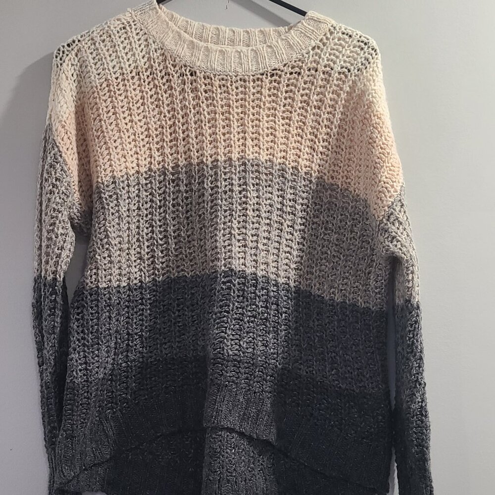 American Eagle women's knit sweater. Beautiful soft colours